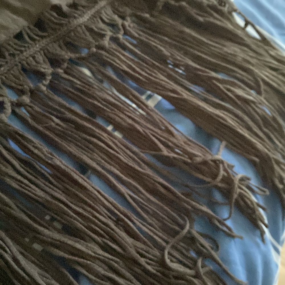Black Fringe Sleeveless v-neck Top - Picture 15 of 17